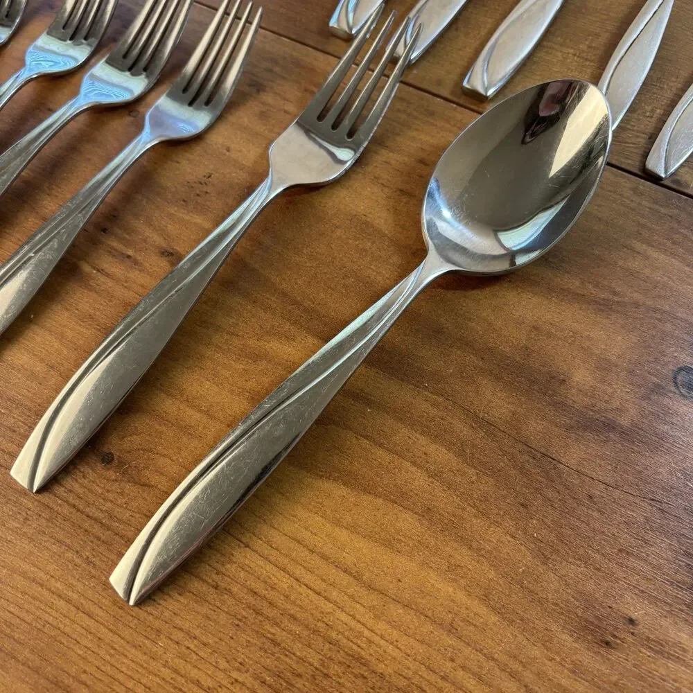 Oneida Camlynn Stainless Flatware Set 16 Pc Knives Forks Teaspoons Tablespoon
